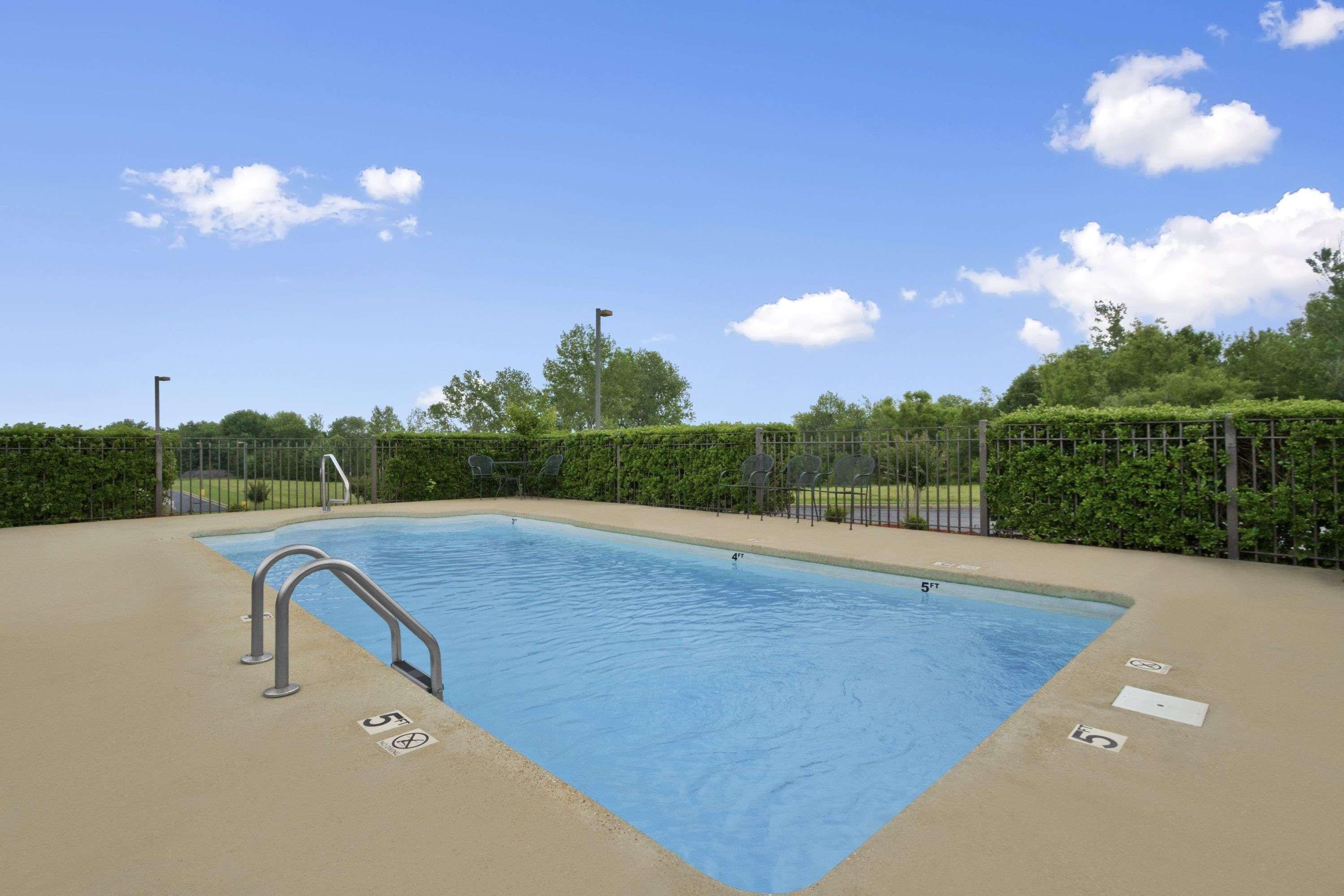 Super 8 By Wyndham-Tupelo Airport Motel Ngoại thất bức ảnh